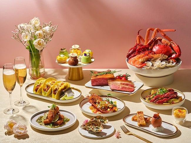 Image 4: Sunday Champagne Brunch at Crossroads Buffet